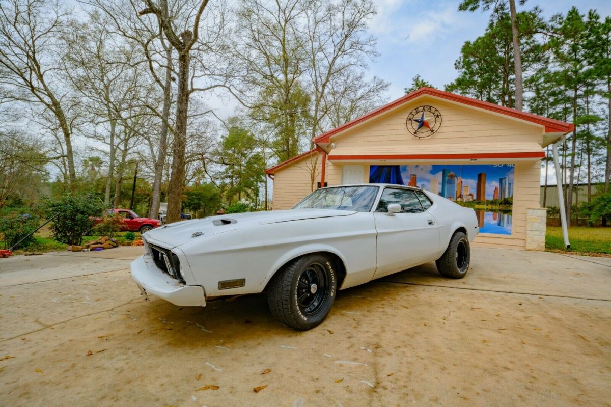 1973 White Ford Mustang Fastback