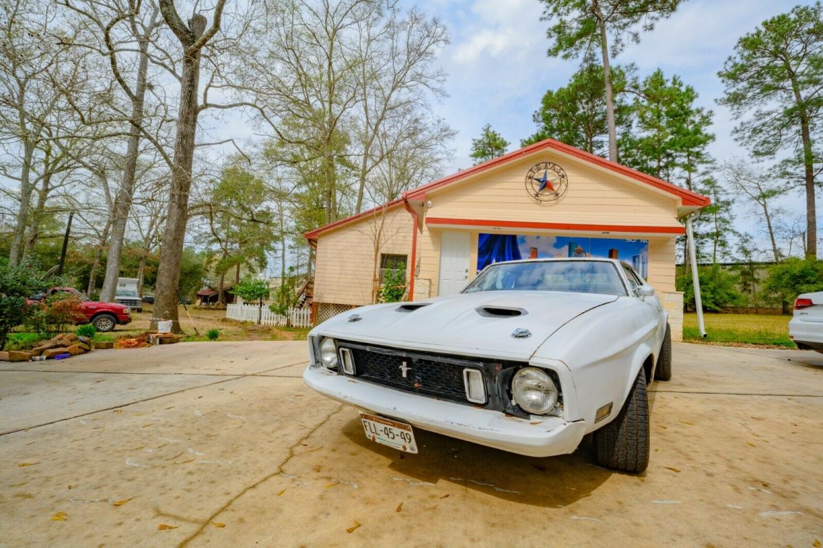 1973 White Ford Mustang Fastback
