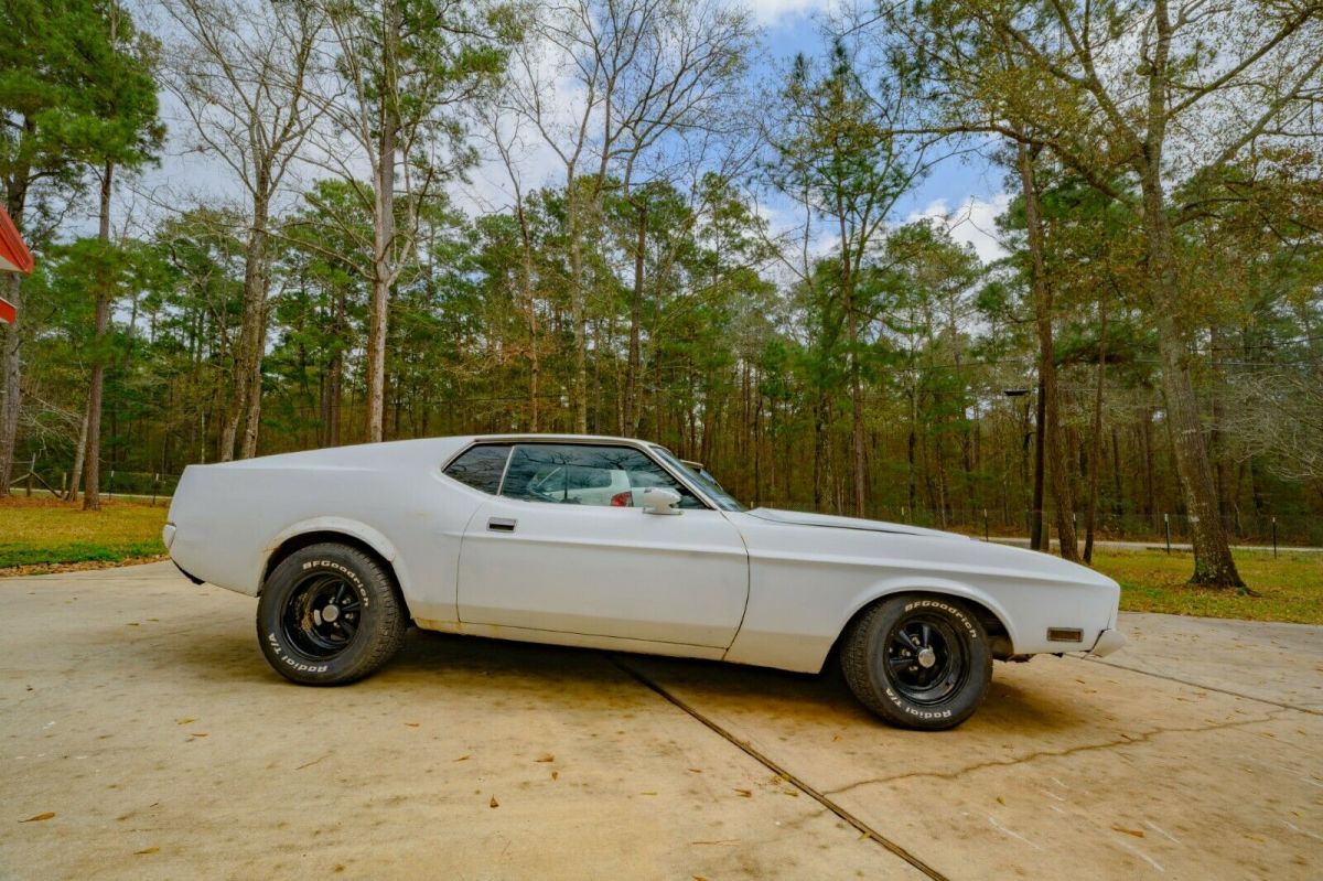 1973 White Ford Mustang Fastback