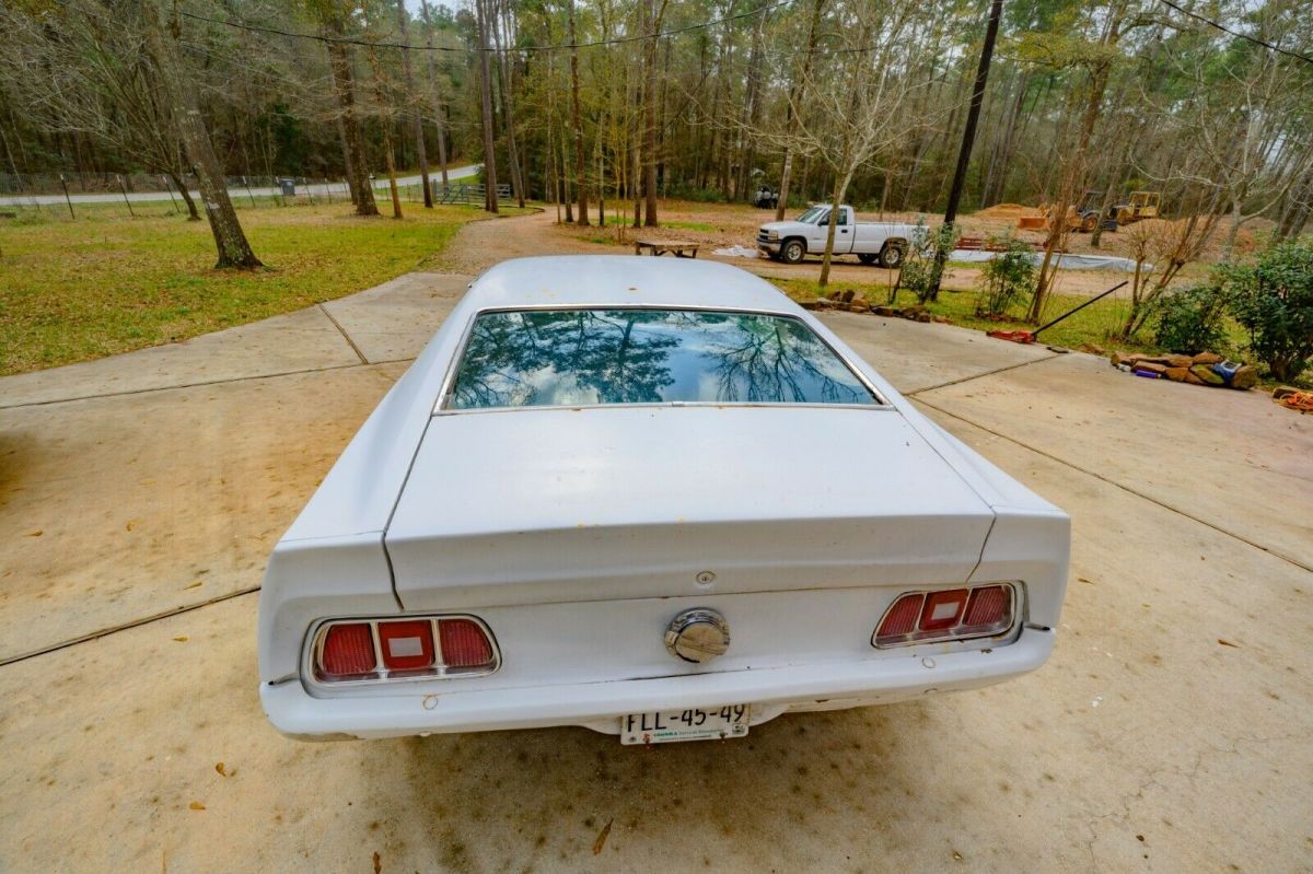 1973 White Ford Mustang Fastback