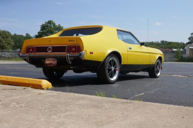 1973 Yellow Ford Mustang 2 Door
