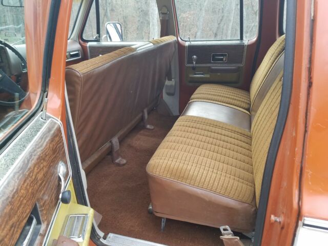 1976 Orange/White Chevrolet Suburban SUV