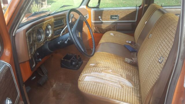 1976 Orange/White Chevrolet Suburban SUV