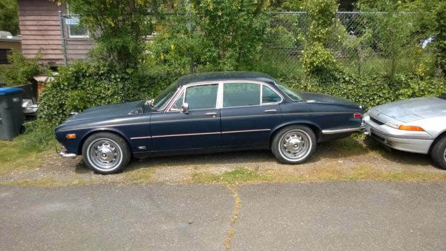 1973 BLUE Jaguar XJ6 Sedan