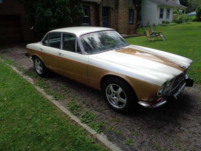 1973 White & Tan Jaguar XJ6 Sedan