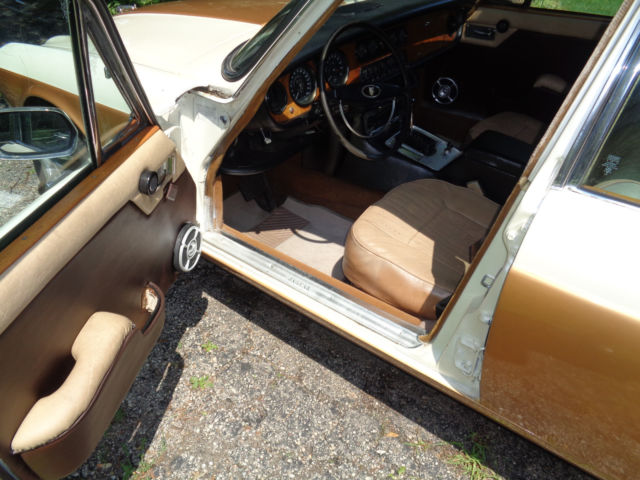 1973 White & Tan Jaguar XJ6 Sedan