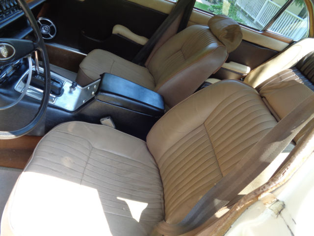 1973 White & Tan Jaguar XJ6 Sedan
