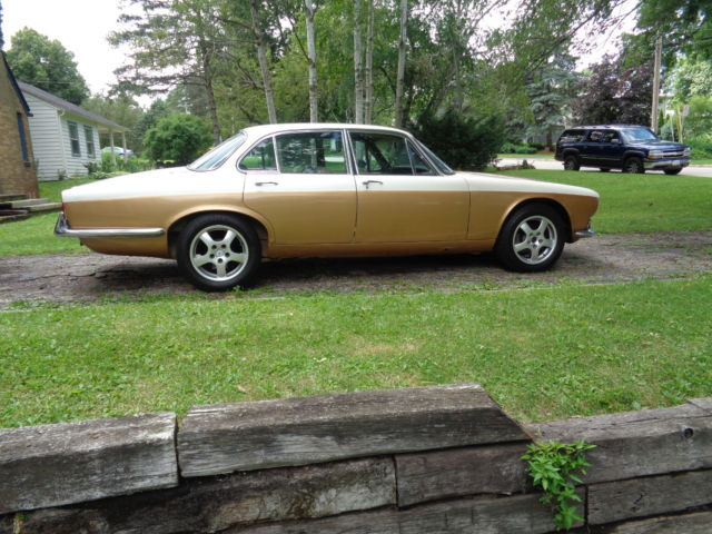 1973 White & Tan Jaguar XJ6 Sedan
