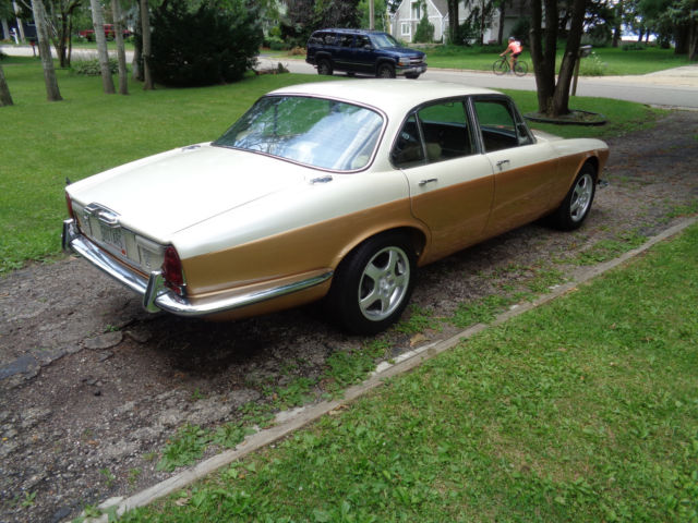 1973 White & Tan Jaguar XJ6 Sedan