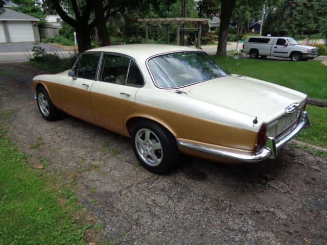 1973 White & Tan Jaguar XJ6 Sedan