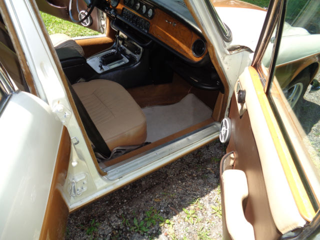 1973 White & Tan Jaguar XJ6 Sedan