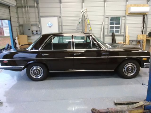 1973 Brown Mercedes-Benz 200-Series Sedan
