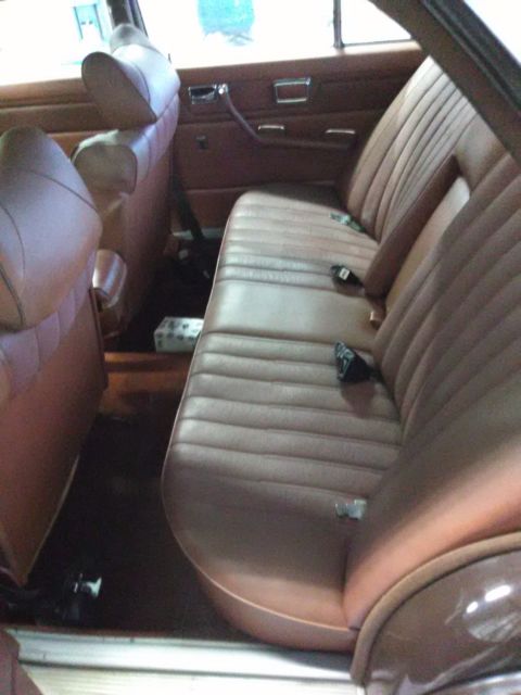 1973 Brown Mercedes-Benz 200-Series Sedan