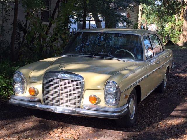 1973 Yellow Mercedes-Benz 200-Series Sedan