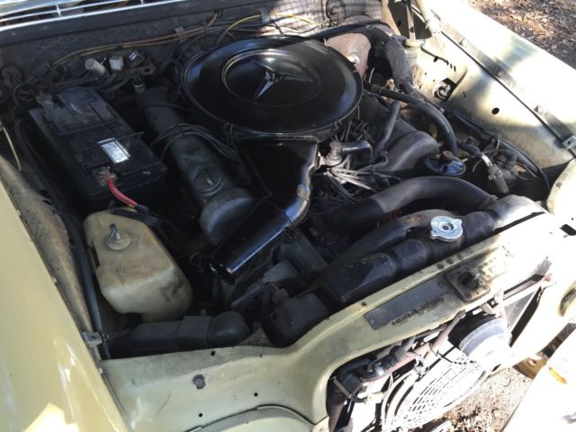 1973 Yellow Mercedes-Benz 200-Series Sedan