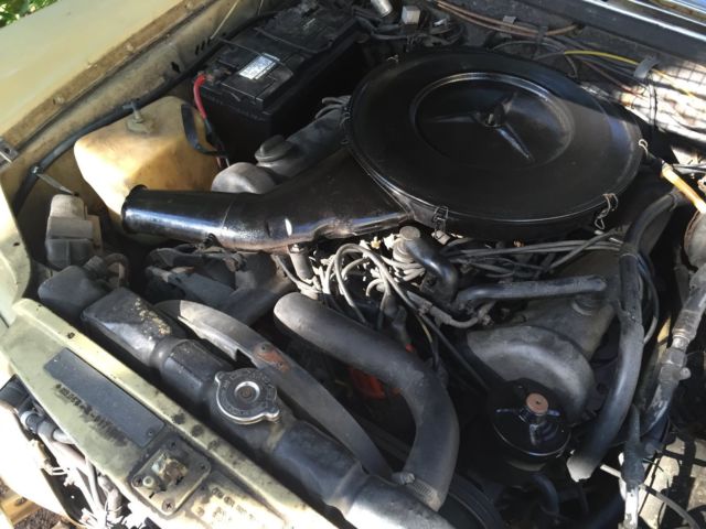 1973 Yellow Mercedes-Benz 200-Series Sedan