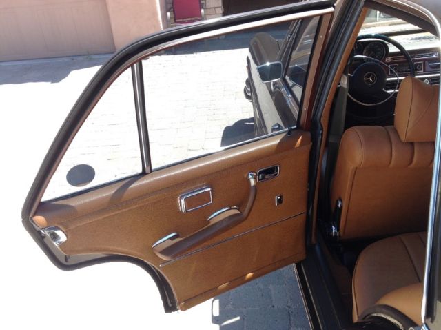 1973 Brown Mercedes-Benz 280SEL Sedan