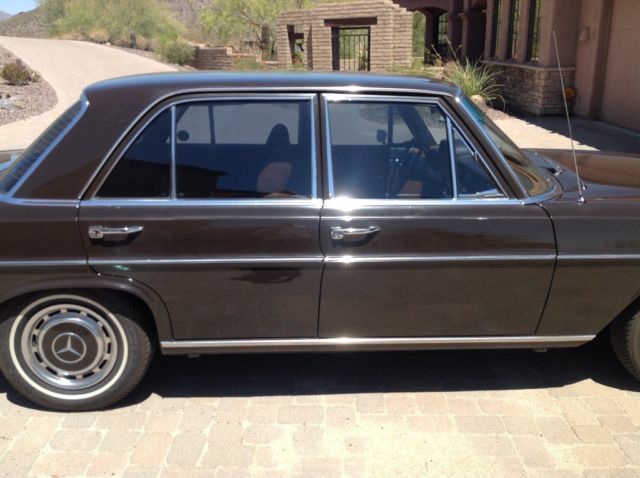 1973 Brown Mercedes-Benz 280SEL Sedan