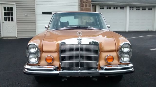 1973 Bizantine Gold Mercedes-Benz 300-Series Sedan