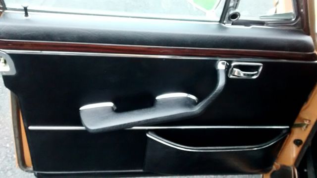 1973 Bizantine Gold Mercedes-Benz 300-Series Sedan