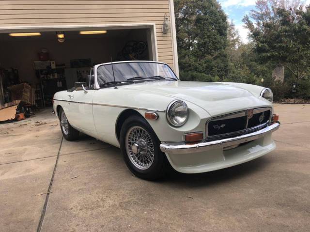 1973 glacier white MG MGB Convertible