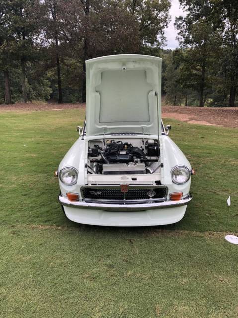 1973 glacier white MG MGB Convertible