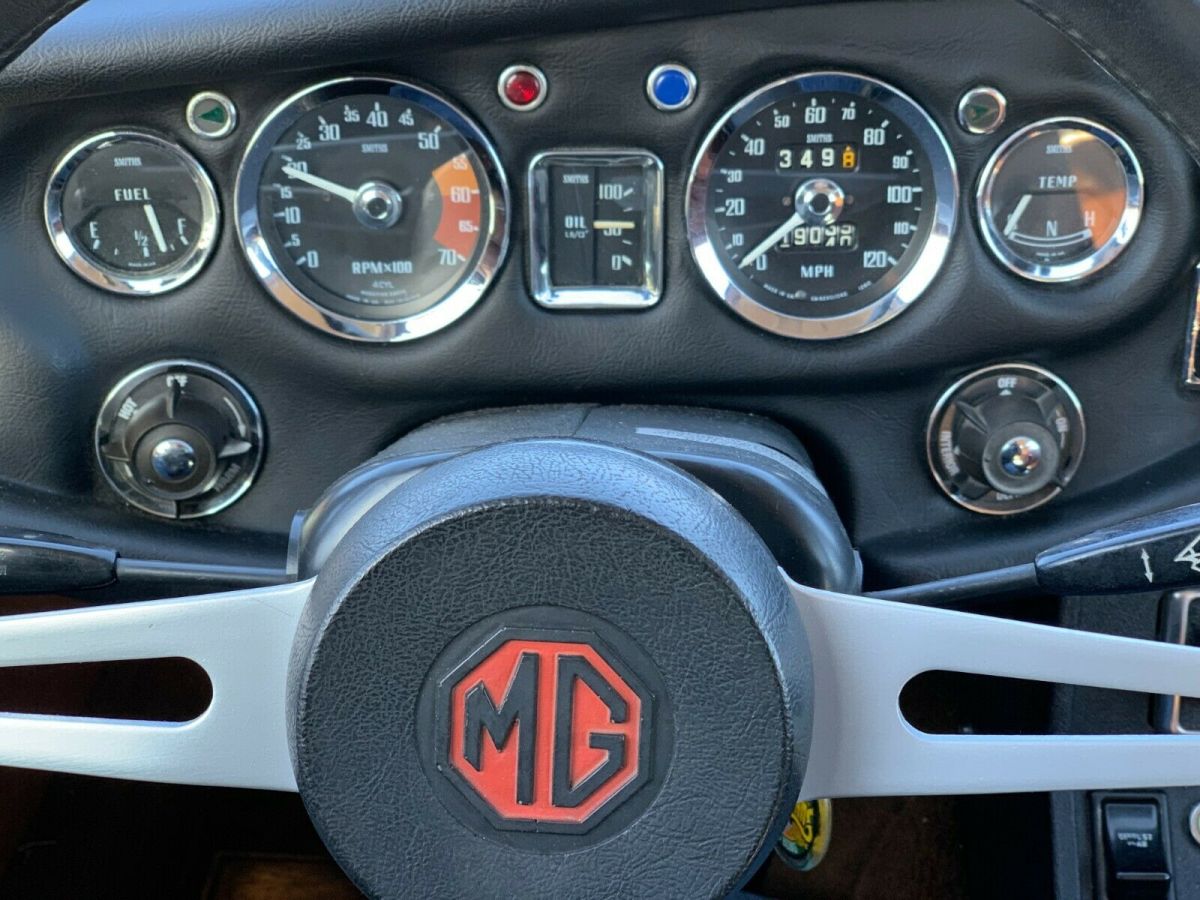 1973 British Racing Green MG MGB Coupe