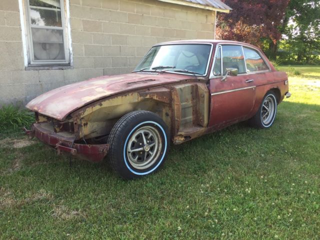 1973 Burgundy MG MGB