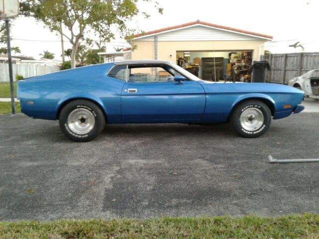 1973 Blue Ford Mustang