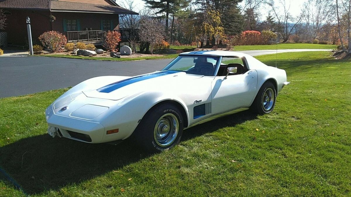 1973 White Chevrolet Corvette Coupe