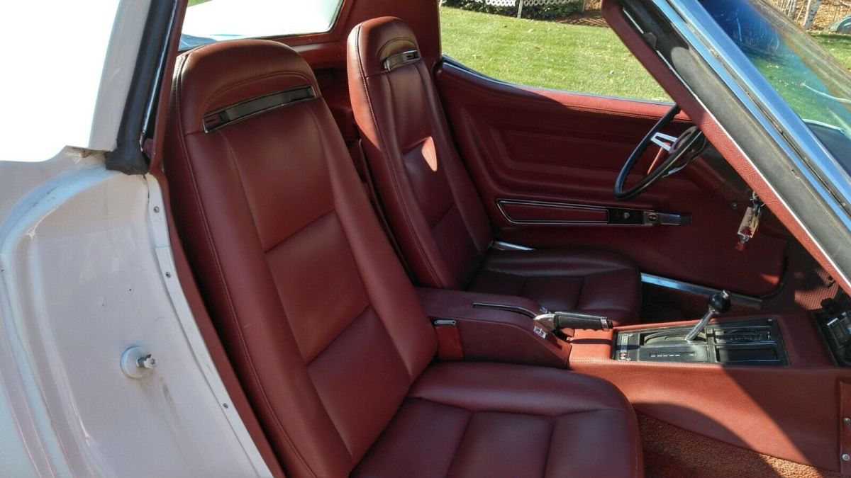 1973 White Chevrolet Corvette Coupe