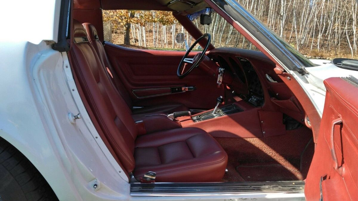 1973 White Chevrolet Corvette Coupe