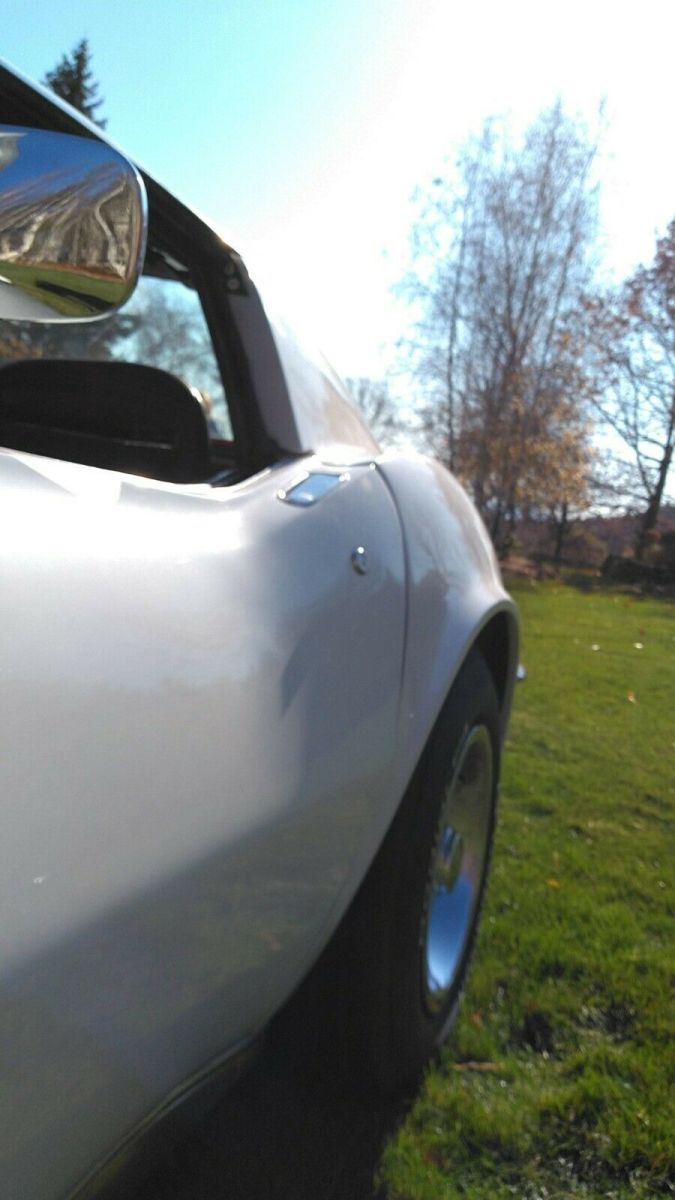 1973 White Chevrolet Corvette Coupe