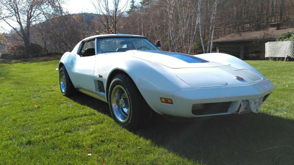 1973 White Chevrolet Corvette Coupe