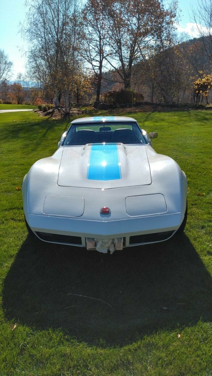1973 White Chevrolet Corvette Coupe