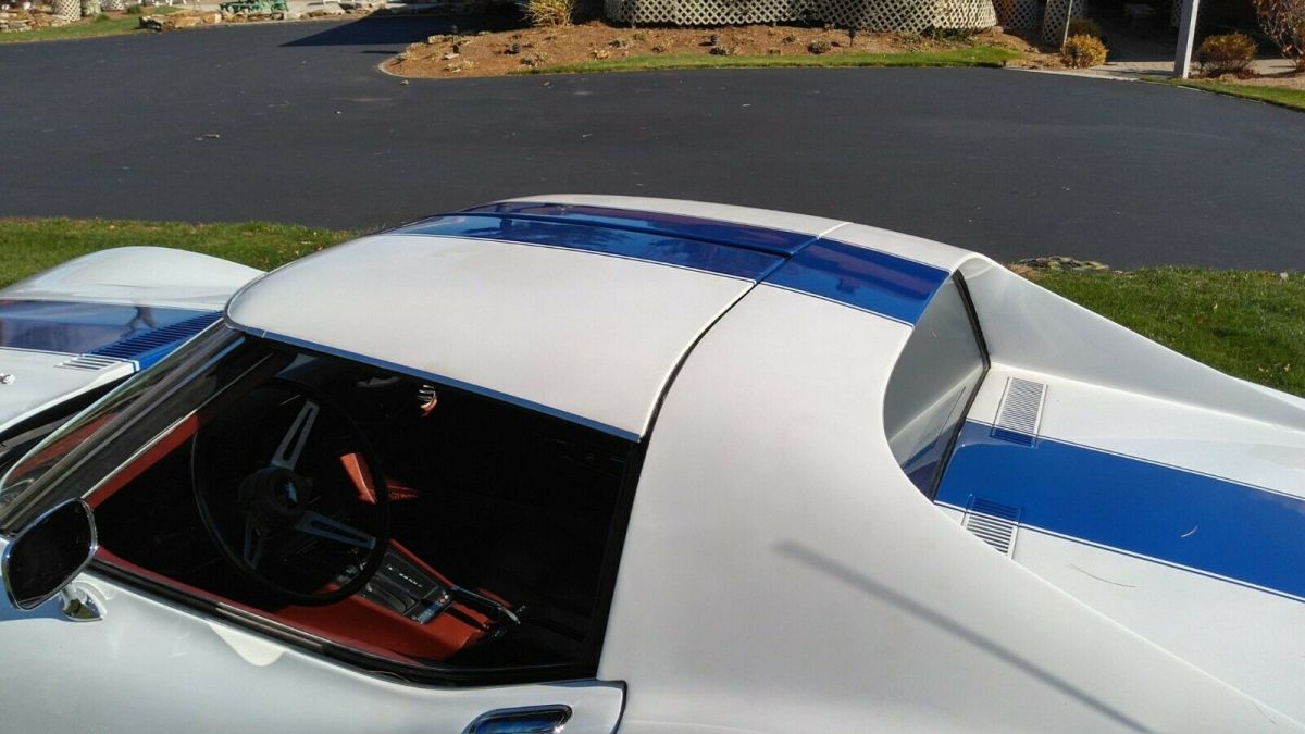 1973 White Chevrolet Corvette Coupe