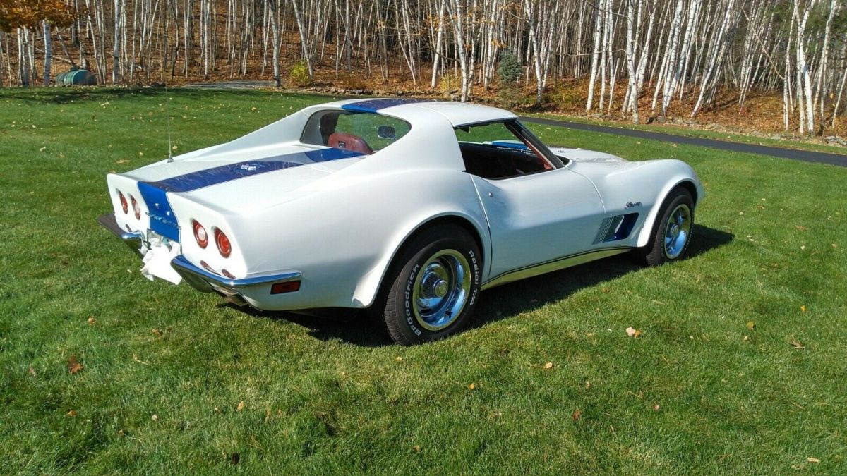 1973 White Chevrolet Corvette Coupe