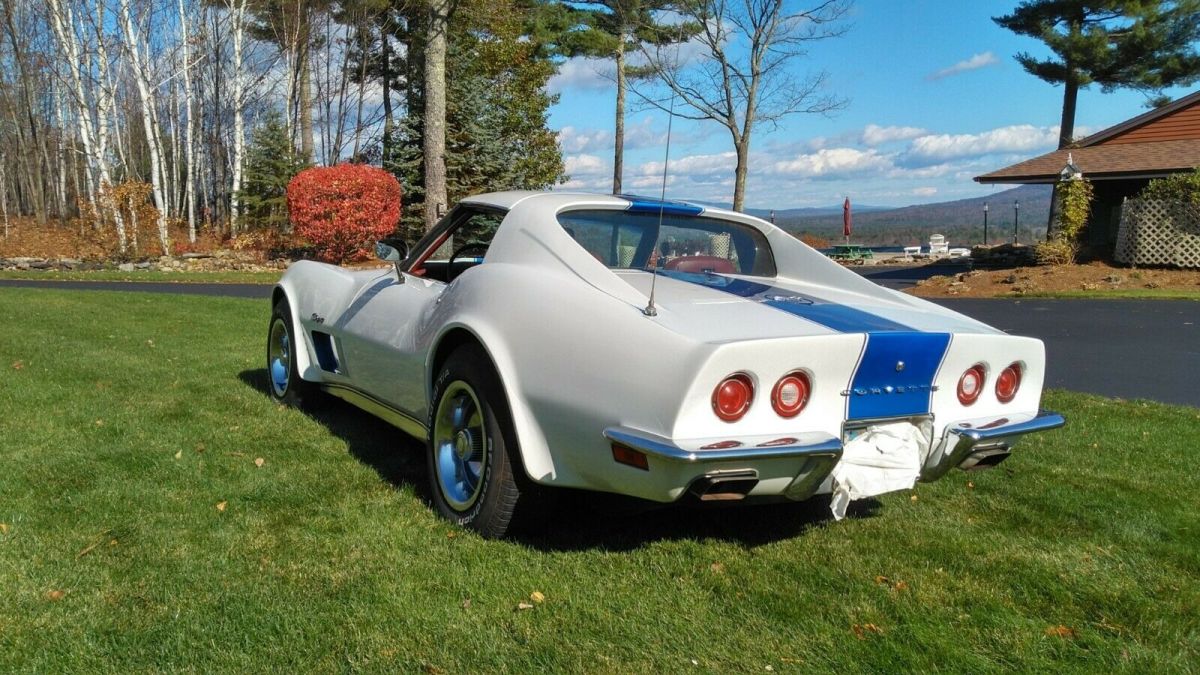 1973 White Chevrolet Corvette Coupe