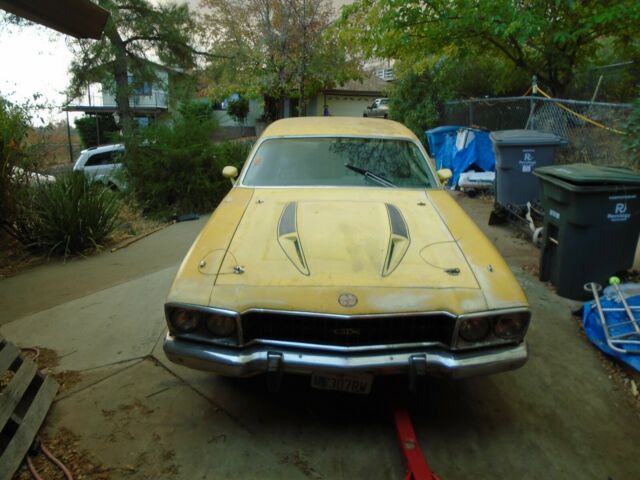 1973 Yellow Plymouth Road Runner Coupe