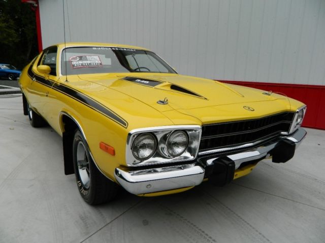 1973 FY1 Yellow Plymouth Road Runner 2dr