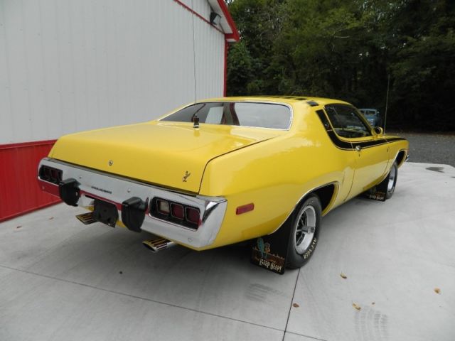 1973 FY1 Yellow Plymouth Road Runner 2dr