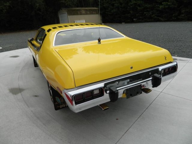 1973 FY1 Yellow Plymouth Road Runner 2dr