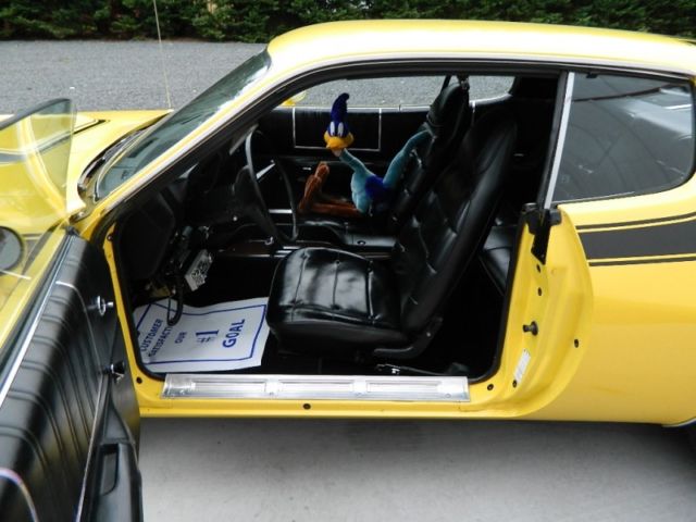 1973 FY1 Yellow Plymouth Road Runner 2dr