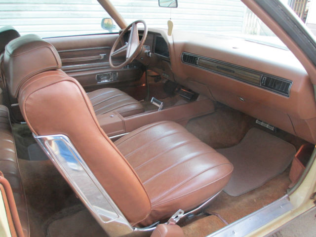1973 Bamboo Cream,Chocolate Vinyl Top Buick Riviera Coupe