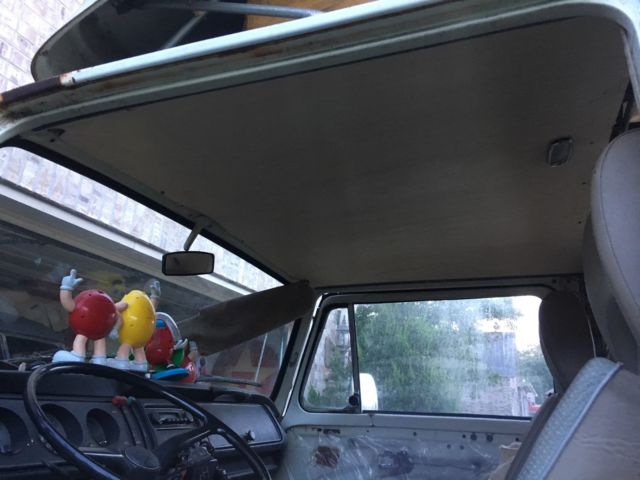 1973 White Volkswagen Bus/Vanagon Van Camper