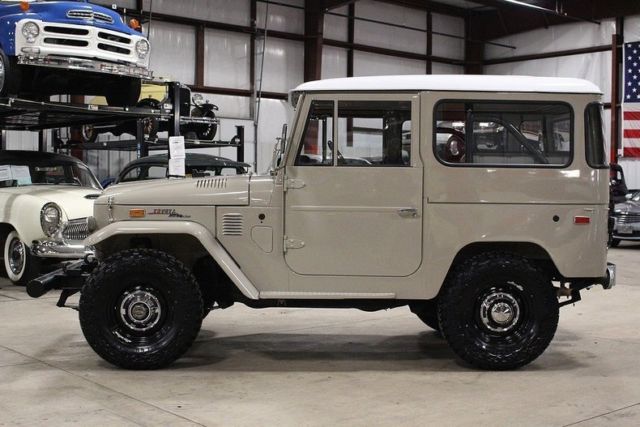 1973 Tan Toyota FJ 40 SUV