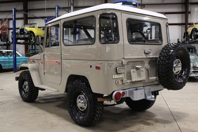 1973 Tan Toyota FJ 40 SUV