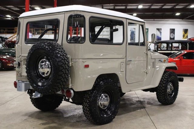 1973 Tan Toyota FJ 40 SUV