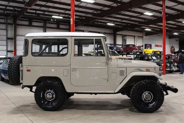 1973 Tan Toyota FJ 40 SUV