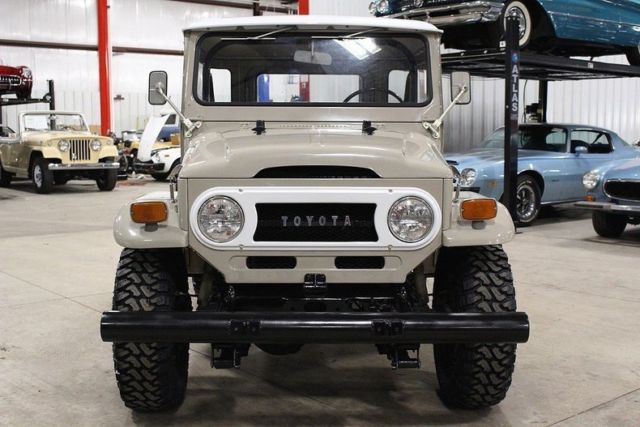 1973 Tan Toyota FJ 40 SUV